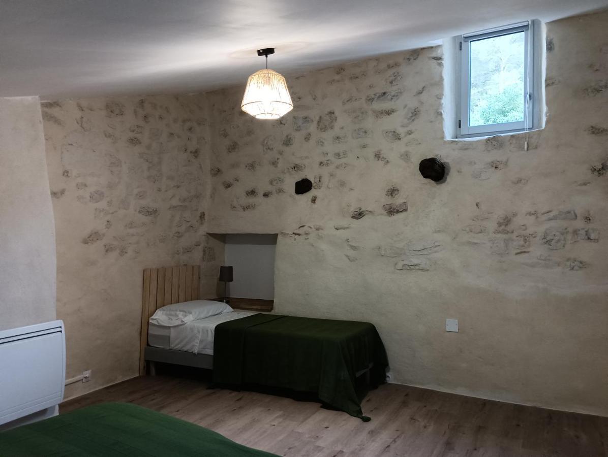 La Maison De La Traverse Saint-Guilhem-le-Desert Esterno foto